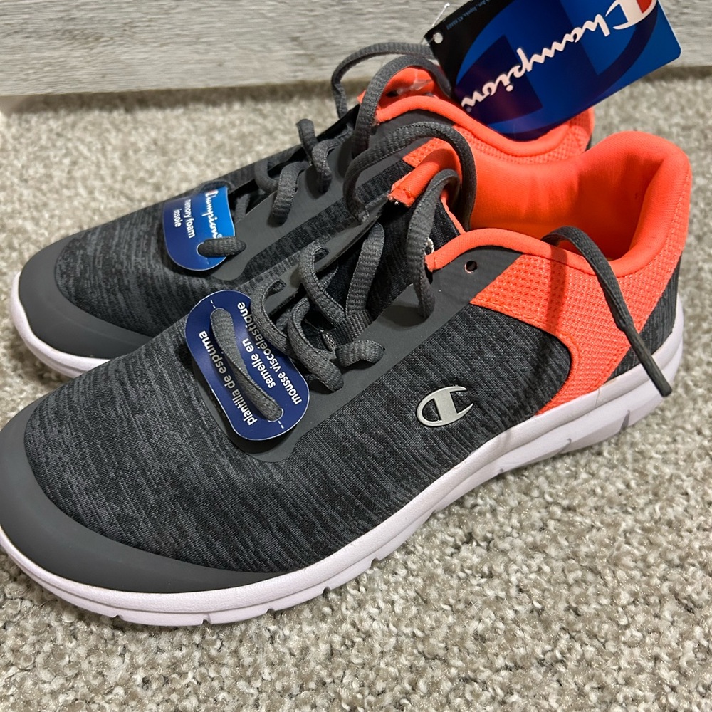 NWT Champion size 6